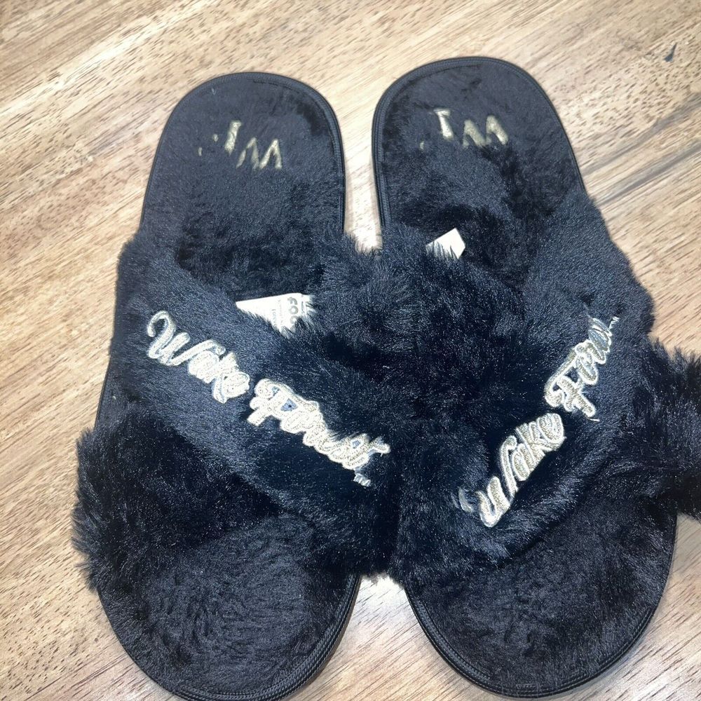 WAKE FOREST DEMON DEACONS WOMENS Size 9/10  Faux Fur Cross‎ Slippers Slides FOCO
